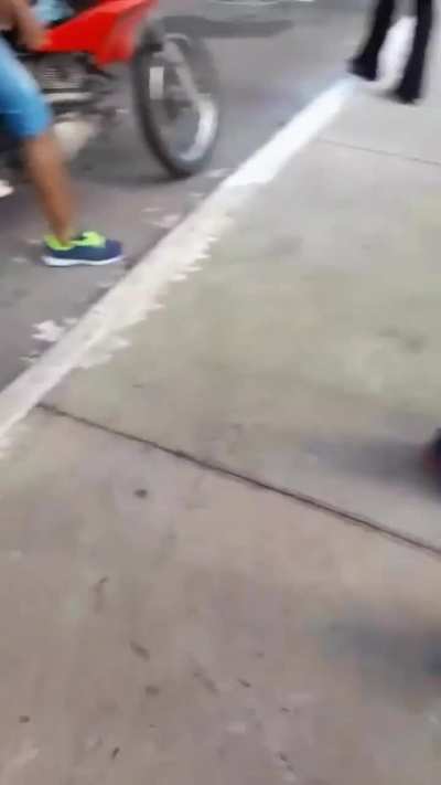 jogando de ladinho
