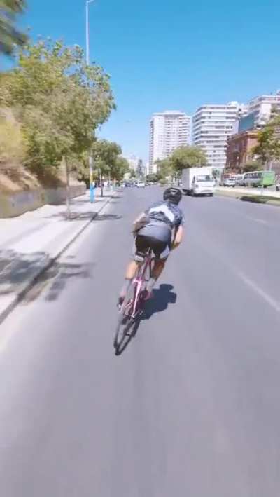 idiot cyclist goes against Transit, thinks he's cool and the main protagonist, encourages others to do the same because it's a "sub culture" | happened in chile
