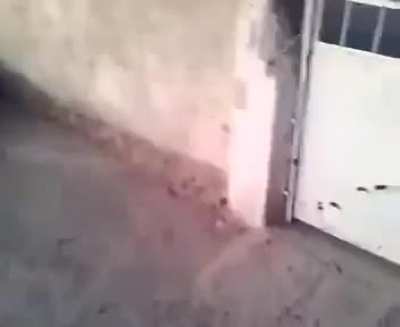HERGÜN CAMİYE GİDERKEN ELLETİRİM