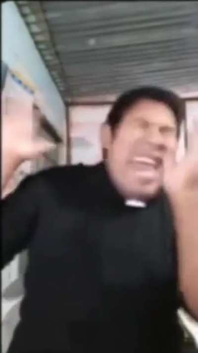 Cuando le dices al vegano que la ensalada tenía carne