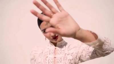 Tuba B&uuml;y&uuml;k&uuml;st&uuml;n Elle