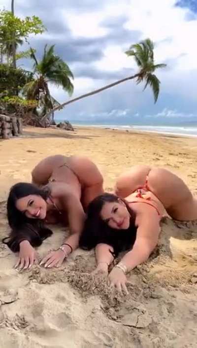 Big booty battle‼️