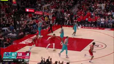 [Highlight] Dame puts Plumlee in the spin cycle