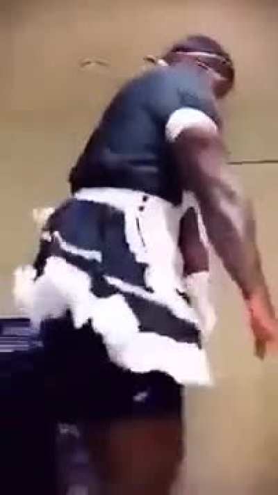 😳