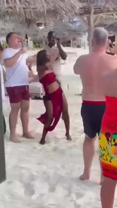 &Icirc;ntre timp, &icirc;n Zanzibar...