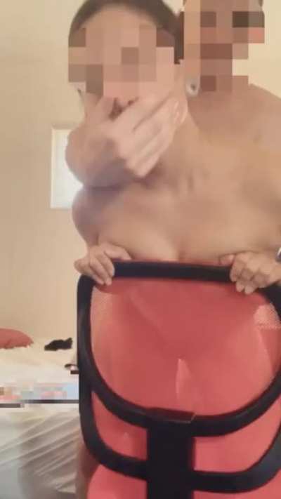 i have a new video from when i had just turned 18, its only the 3rd time i was on camera and one of the first times I ever got a facial&hellip;.a loooooot of ppl have been requesting this 😅&hellip;. full 21 minute video on my onlyfans! 😘