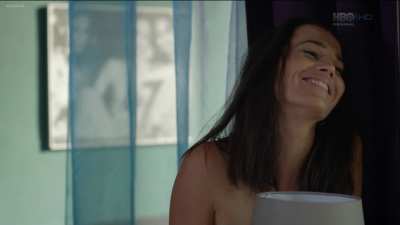 Jana Koles&aacute;rov&aacute; &amp;amp; Jitka Čvančarov&aacute; - Až po u&scaron;i S1E10 (CZ2014) - Lamp at the right height for obstruction, perfect to flirt play with GF.
