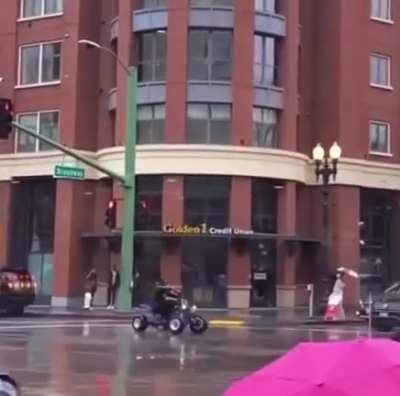 ATV riders shutdown an intersection in Oakland California; you&rsquo;re at a green light and these fellas decide to put on a dazzling display of ATV riding skills, wyd?