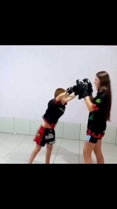 It's always beautiful to see siblings having fun