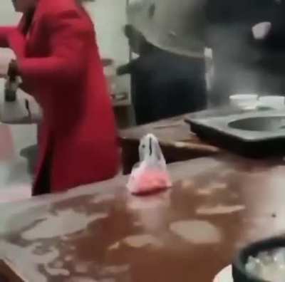 Acá comiendome un arrocito en los chinos
