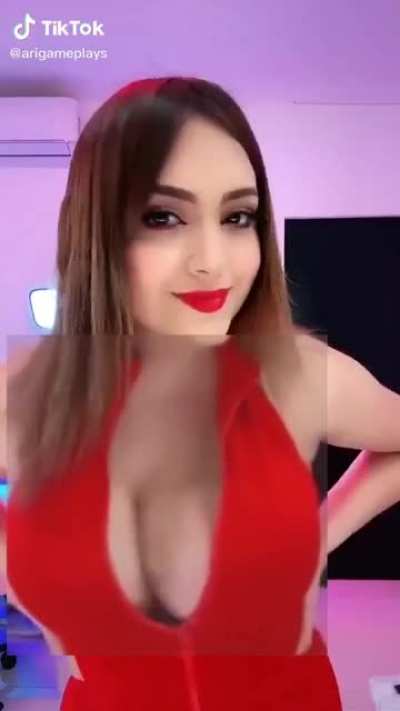 AriCumplays