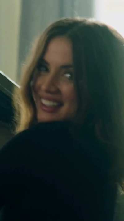 Ana dancing, so cute &amp; hot