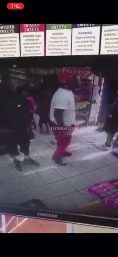 Niggas get a gun and think they Max Payne🤦🏾&zwj;♂️ kids in that store finna be traumatized this probably out south idk happened a month ago