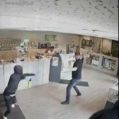 Guy fights off thieves with a bong