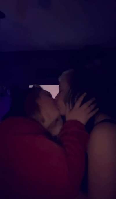 My &ldquo;straight&rdquo; roommate always wants to kiss when she&rsquo;s drunk