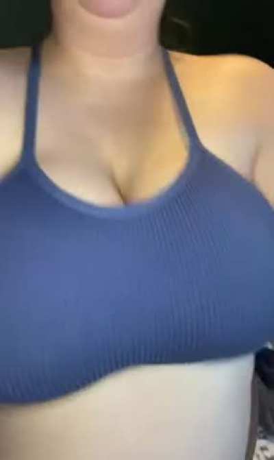 Do you like bouncy Milf tits?