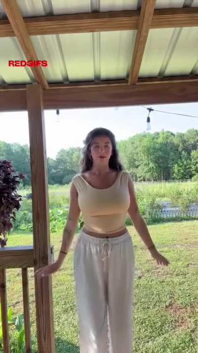 2busty2hide