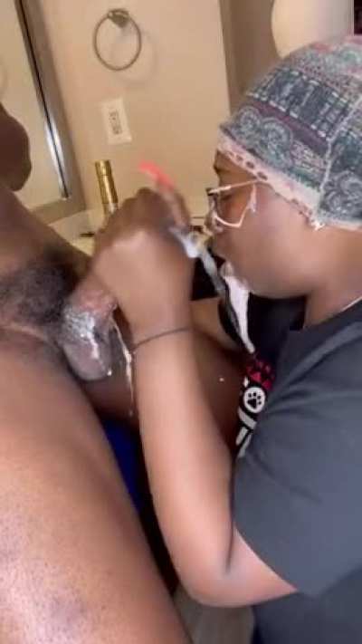 👸🏾A REAL THROAT QUEEN👸🏾 # Dropping her full vids folder in comments 👇🏻