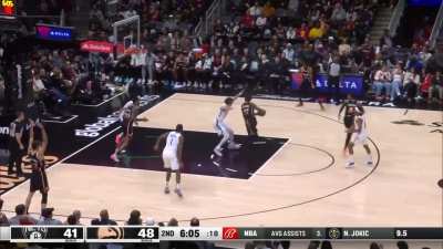 [Highlight] Onyeka Okungwu demonstrates to Ben Simmons how to dunk