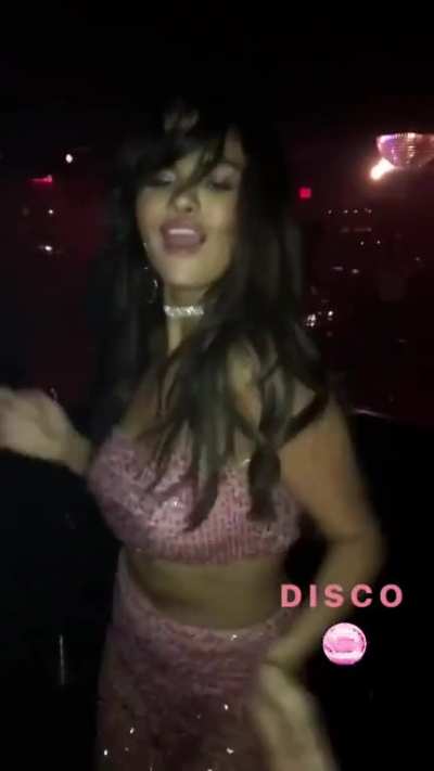 Selena Gomez , dancing