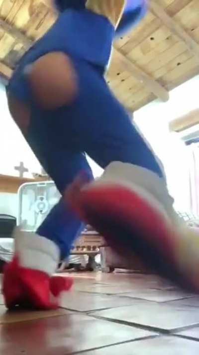 Idiot fights fan