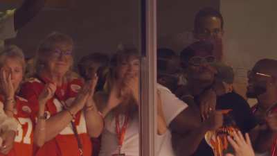 [Highlight] Taylor Swift&rsquo;s reaction to Travis Kelce touchdown