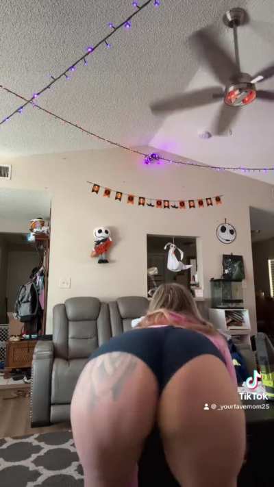 @_yourfavemom25