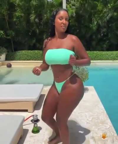 It&rsquo;s the titty bounce in the beginning for me