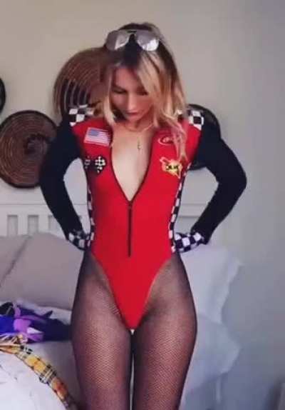 [Kik FunnyJerk] good boys screenshot her backside. nervous boys screenshot her front. 
