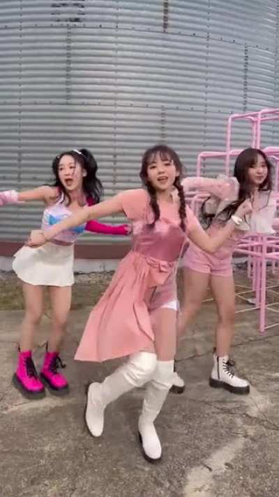 [220104] Yeseo, Mashiro &amp;amp; Hikaru TikTok update: WA DA DA Challenge😎 #ShowMeYourWADADA