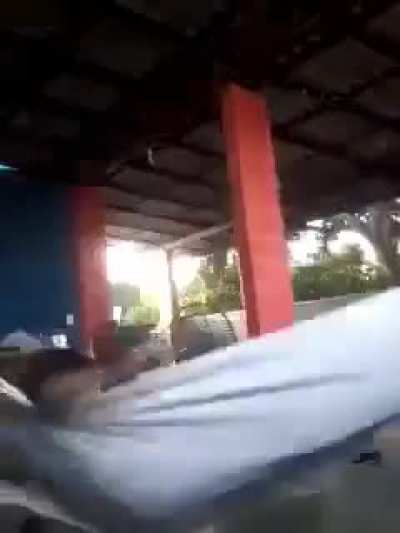 Crian&ccedil;a tomando no redondo &eacute; outro n&iacute;vel 44444444