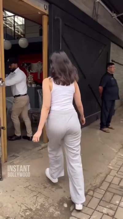 Shraddha and her soft cheeks 😋