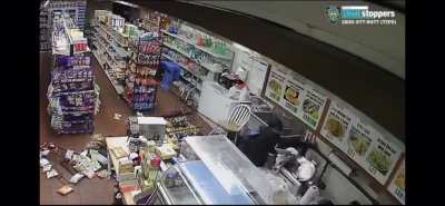Robber stabs two deli workers in NYC