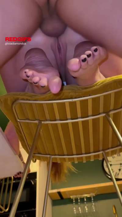 You know it feels good when it makes my toes curl