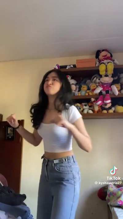 Cute gumiling