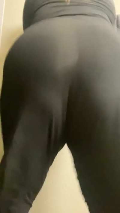 Ass clapping in my new pants 👖