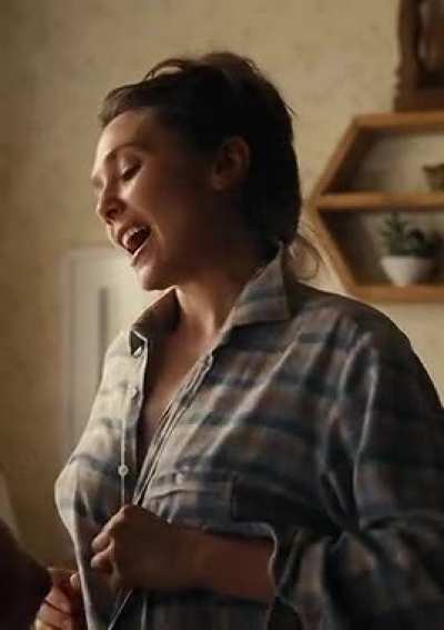 how can someone be that attractive all the time, Elizabeth Olsen is just perfect
