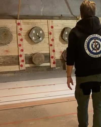 Underhand axe throwing from 7m😁🤙🏻