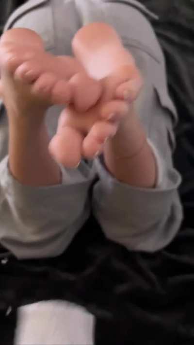 selling feet vids
