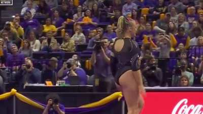 Sierra Ballard 💜💛 love me a big girl with moves 🔥