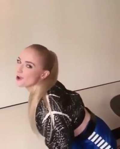 I want to give Sophie Turner the rough anal pounding she deserves
