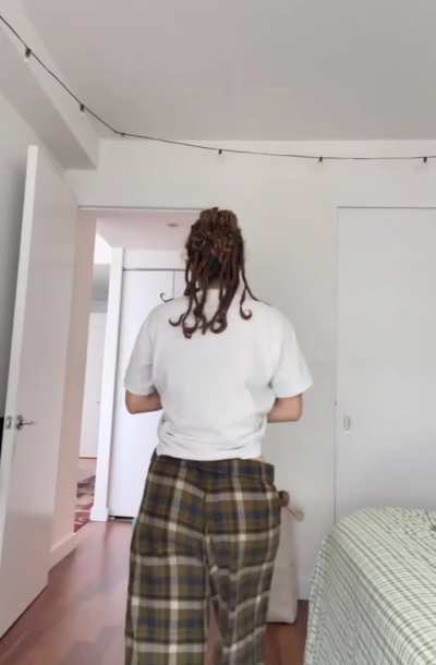 Her ass jiggling