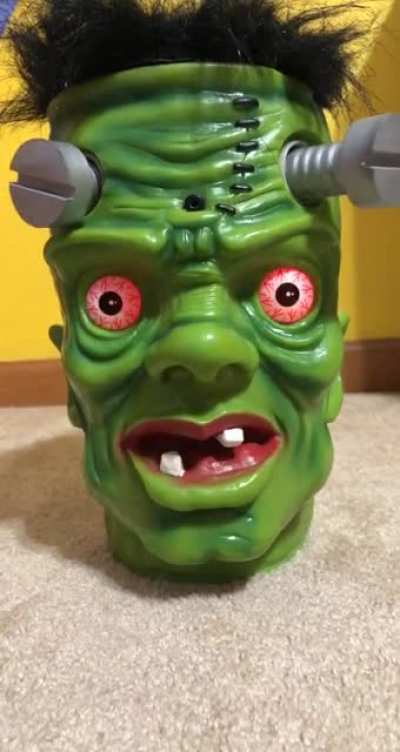 Years ago I had this decoration but I broke it when I was younger so my family threw it out. I since found a new one that hasn&rsquo;t been open on Ebay and I recieved it today. The nostalgia is hitting me very hard right now!