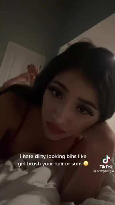 🙎🏼&zwj;♀️