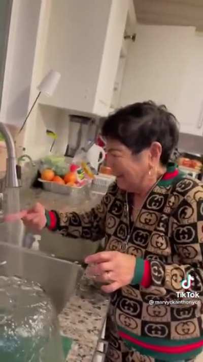 Naka-gucci pa si lola