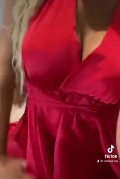 lady in red 💃