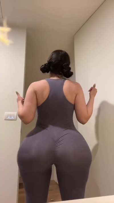 GOODNESS! 😍🍑