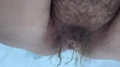 Here is Christmas Present 🎄from wifey, her hairy pissy pussy 😈