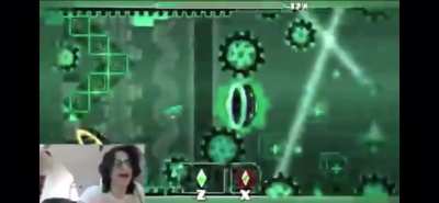 (EPILEPSY WARNING) sorry for the bad quality took clip from a stream w/ bad internet