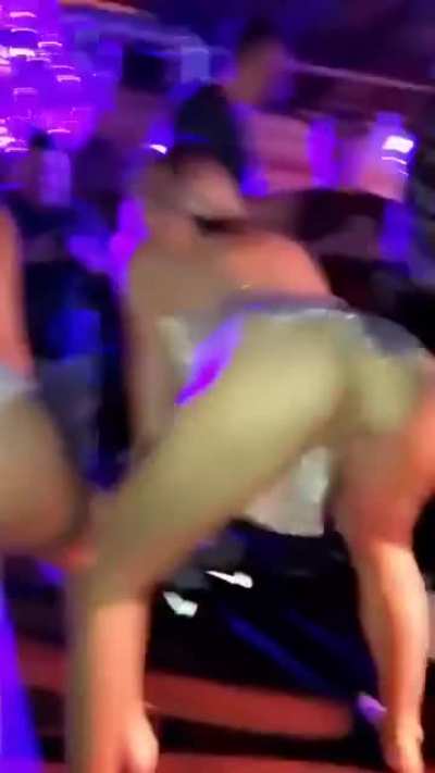 Twerking in The Club Without Panties